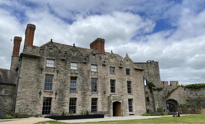 The photo shows Hay Castle in Hay on Wye